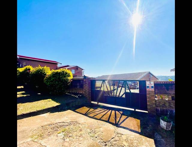 3 BEDROOM HOUSE FOR SALE IN UMLAZI BB